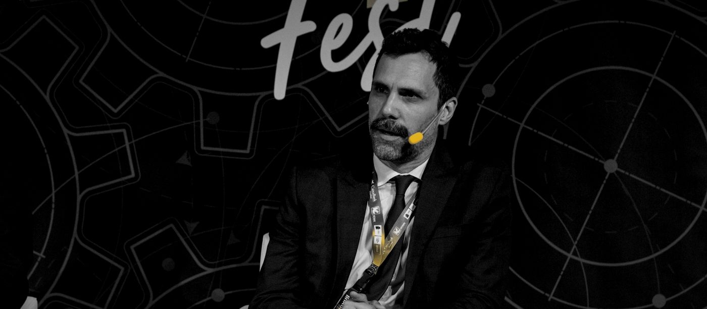 Ponente en una mesa redonda del Link Up Fest